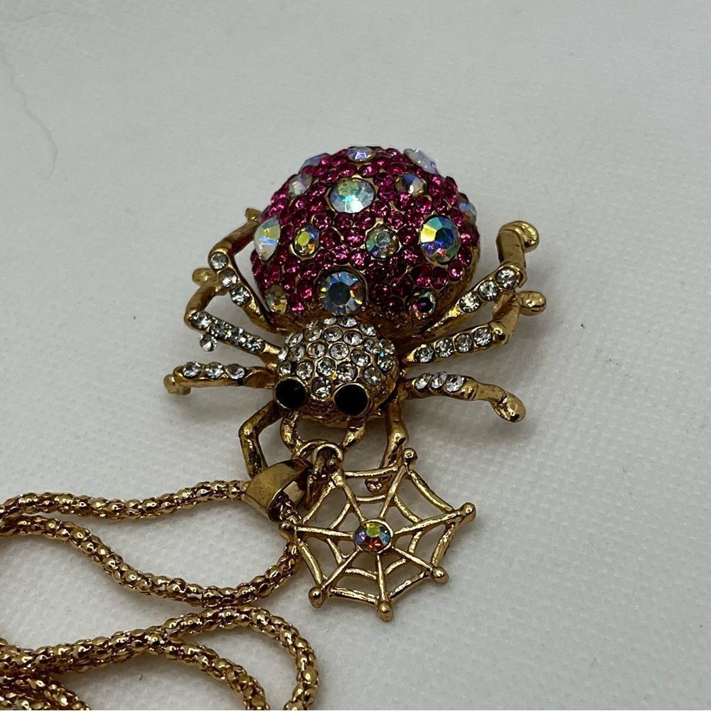NECKLACE! HALLOWEEN! Betsey Johnson Pink Rhinestone Spider with Web BNWT - Picture 4 of 6